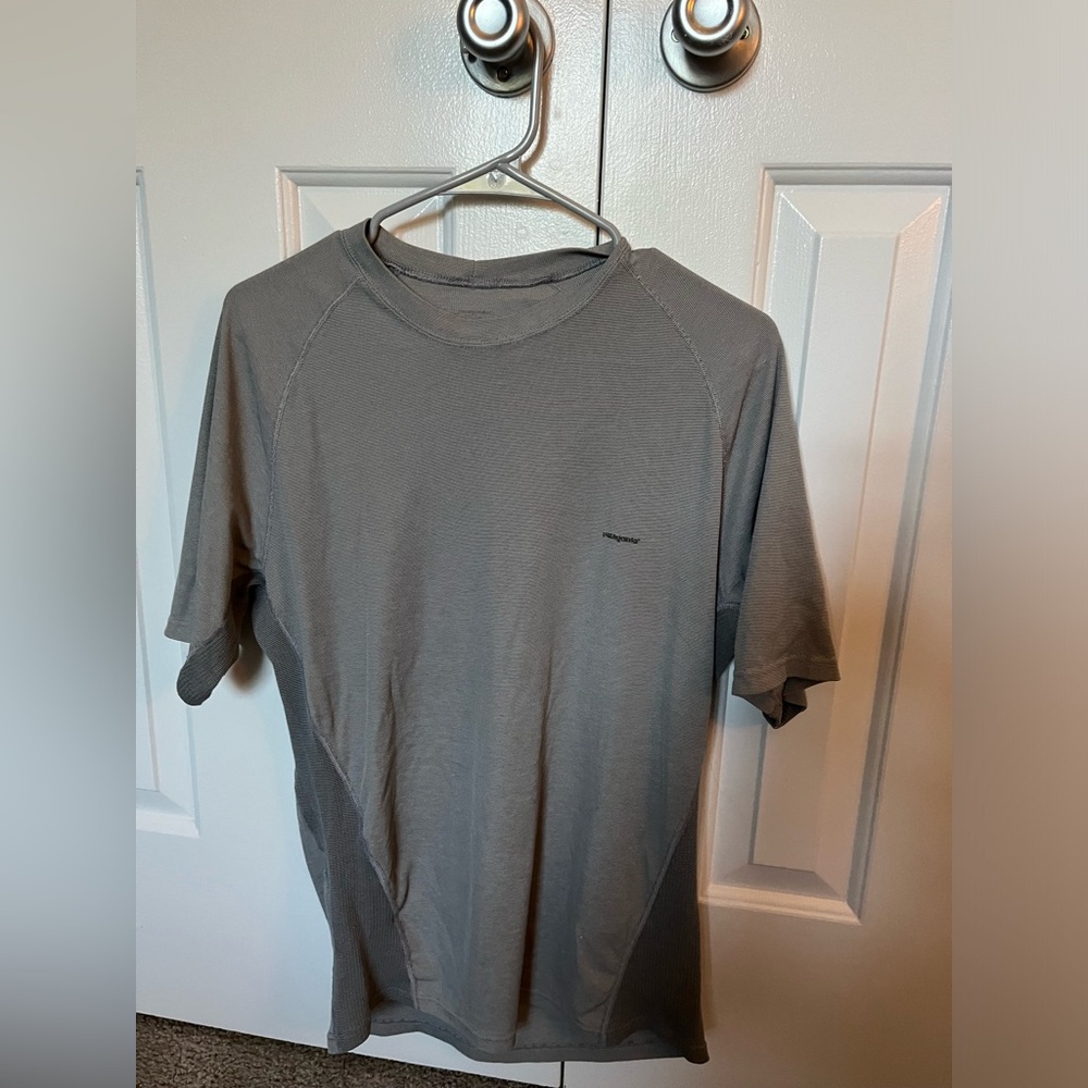 Patagonia Men’s Large Short sleeve capilene shirt Grey